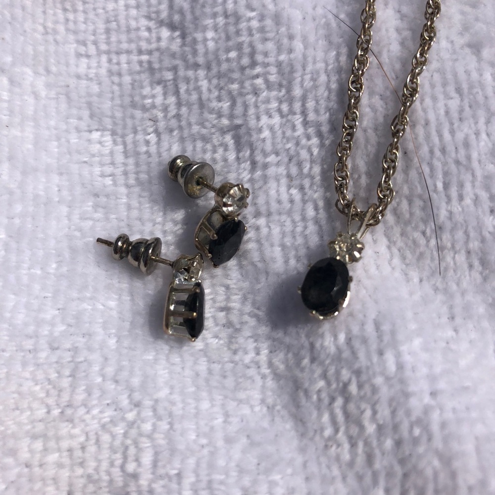 set // black gem necklace and earring